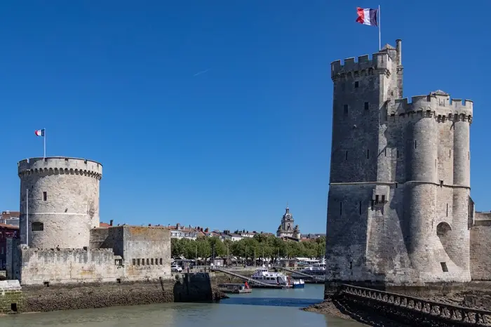 Création site internet à La Rochelle. Sites vitrines, e-commerce, refonte. Devis gratuit sous 24h. Freelance WordPress à distance ou déplacement local. site-web-port
